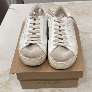 Steve Madden white distressed Casual Sneakers